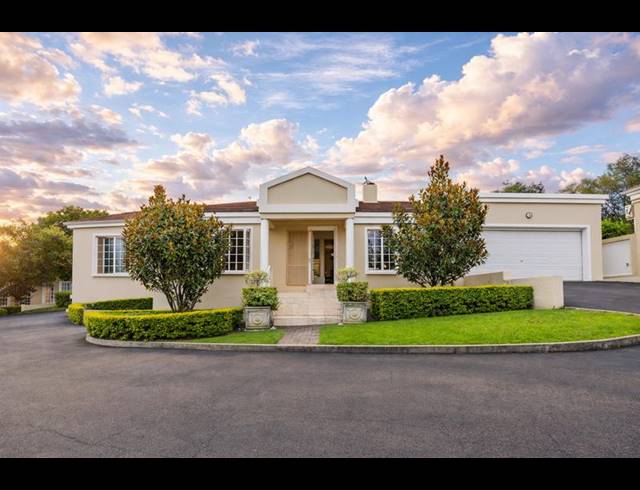 2 BEDROOM SIMPLEX FOR SALE IN WATERKLOOF RIDGE